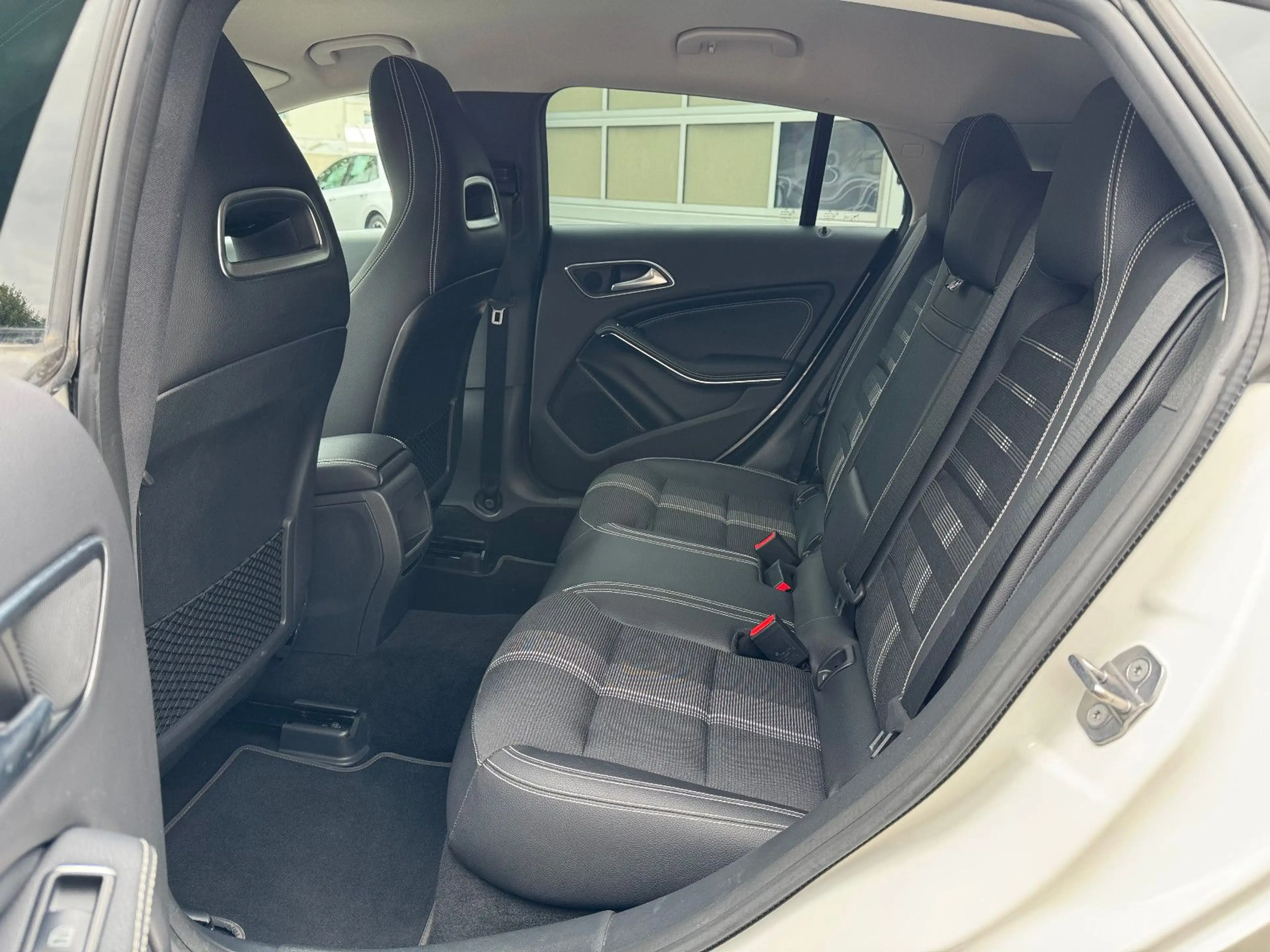 Mercedes-Benz CLA 180 CLA 180 DCT Shooting Brake|AHK|Navi|SHZ|LED|Kame — photo 9