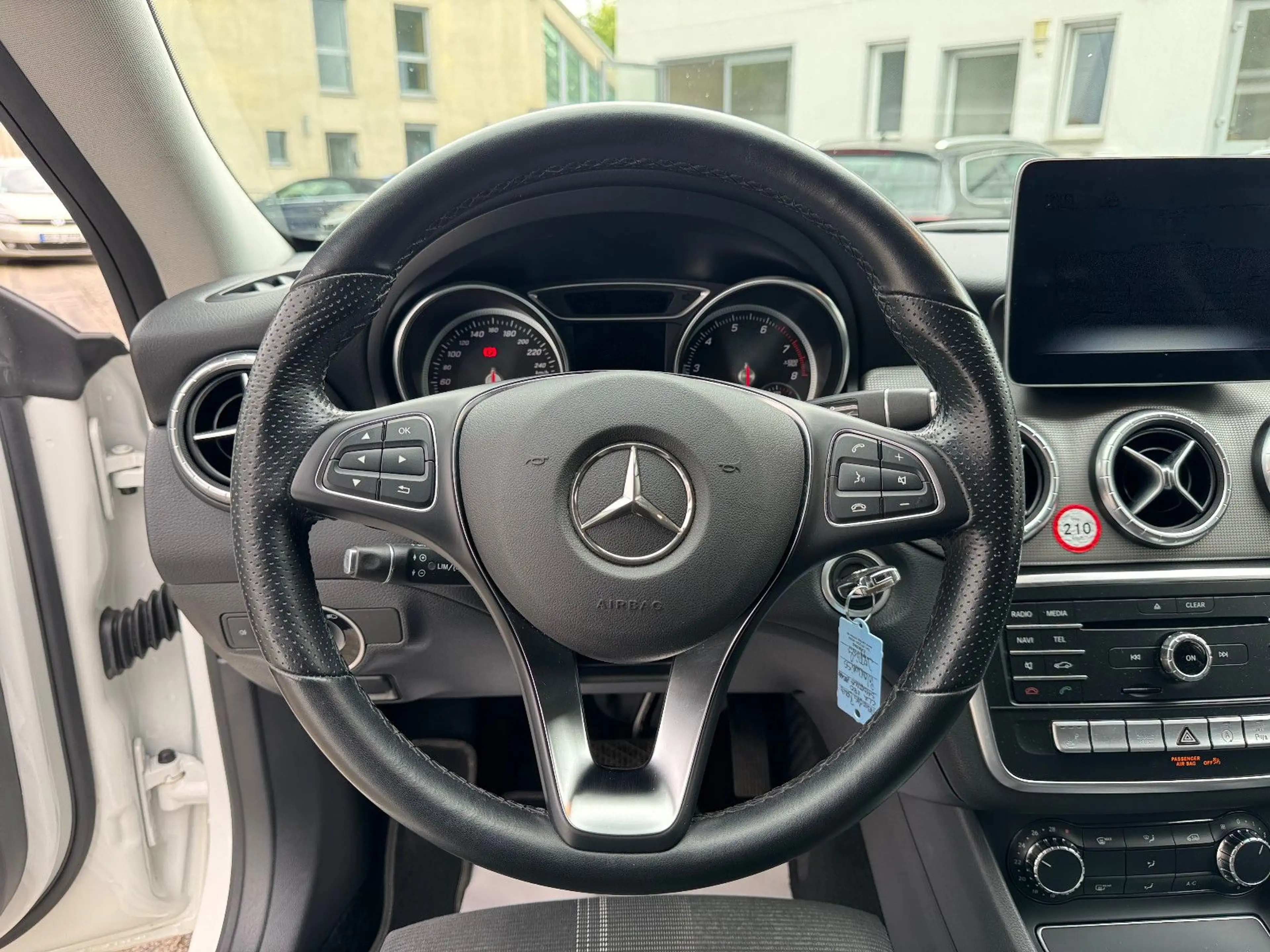 Mercedes-Benz CLA 180 CLA 180 DCT Shooting Brake|AHK|Navi|SHZ|LED|Kame — photo 11