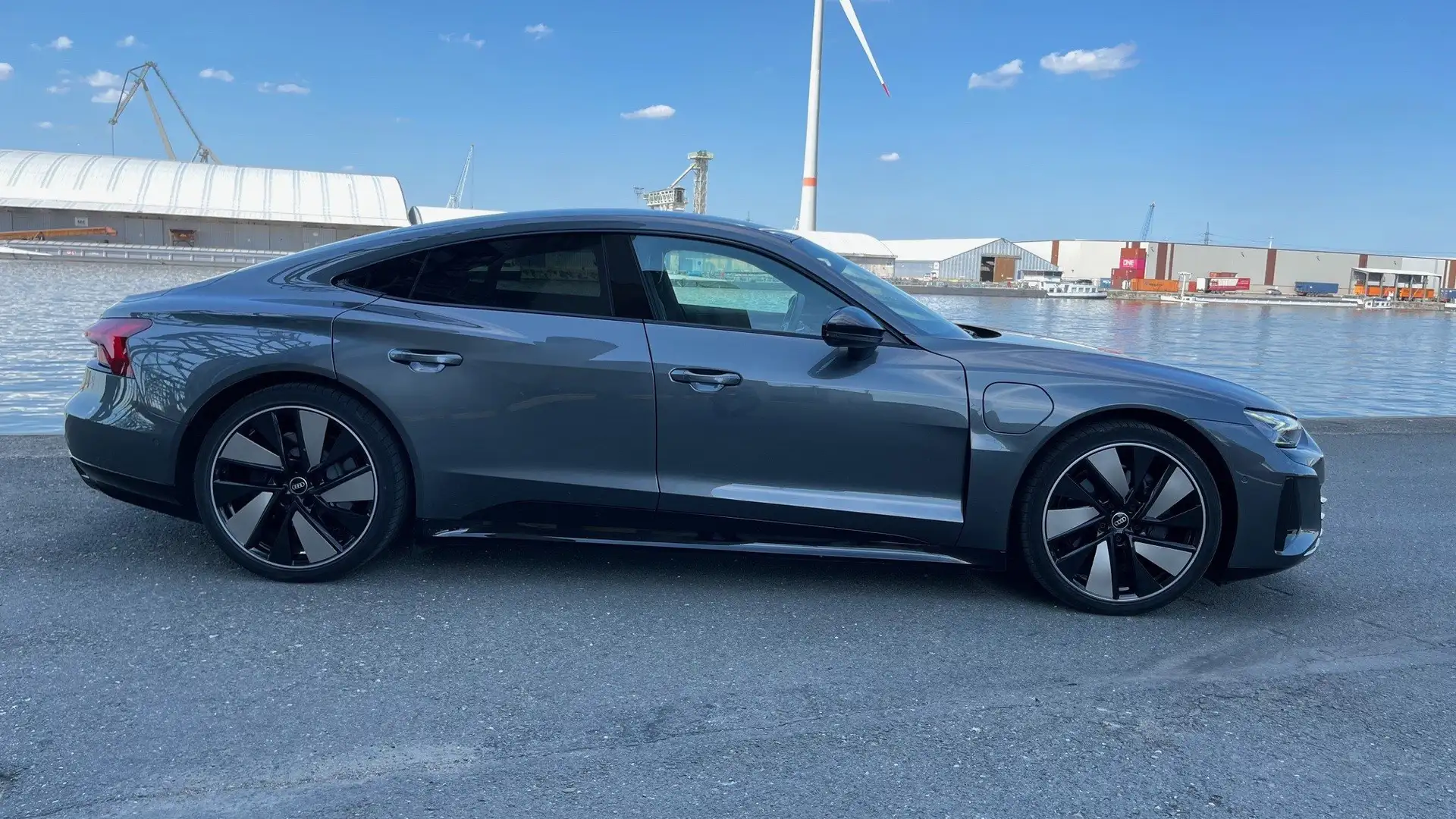 Audi e-tron GT Audi E-tron GT quattro Grijs - 1