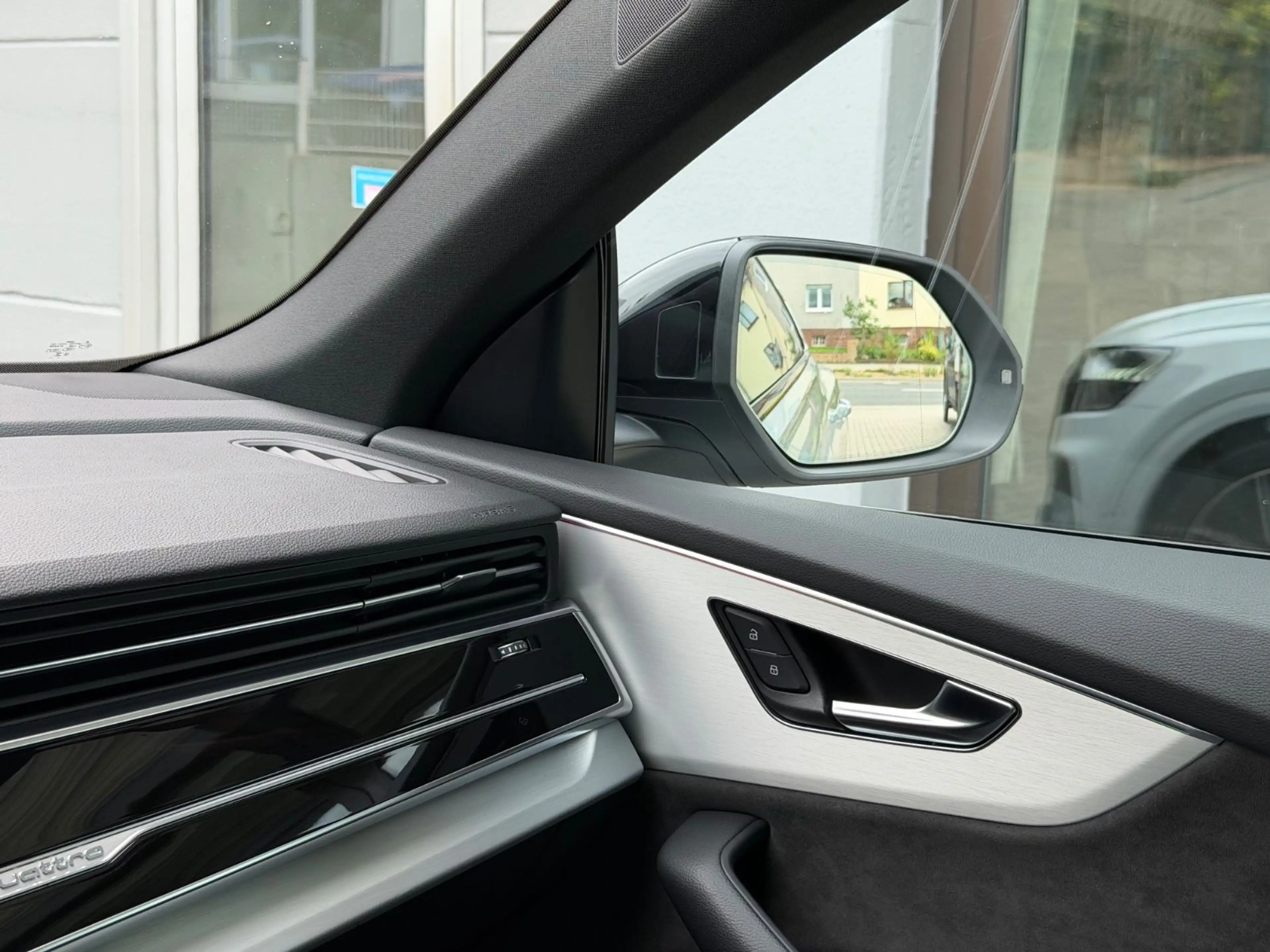Audi Q8 60 TFSI e quattro 3 x S-Line /Matrix/Pano/AHK — photo 12