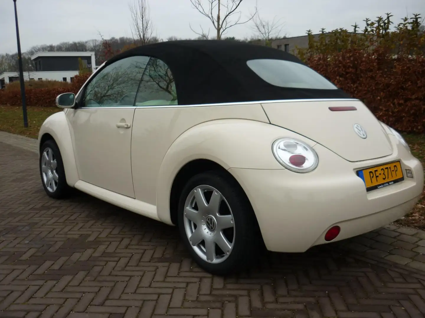 Volkswagen New Beetle Cabriolet 1.8-5V Turbo Highline,airco,leder,elektr Jaune - 2