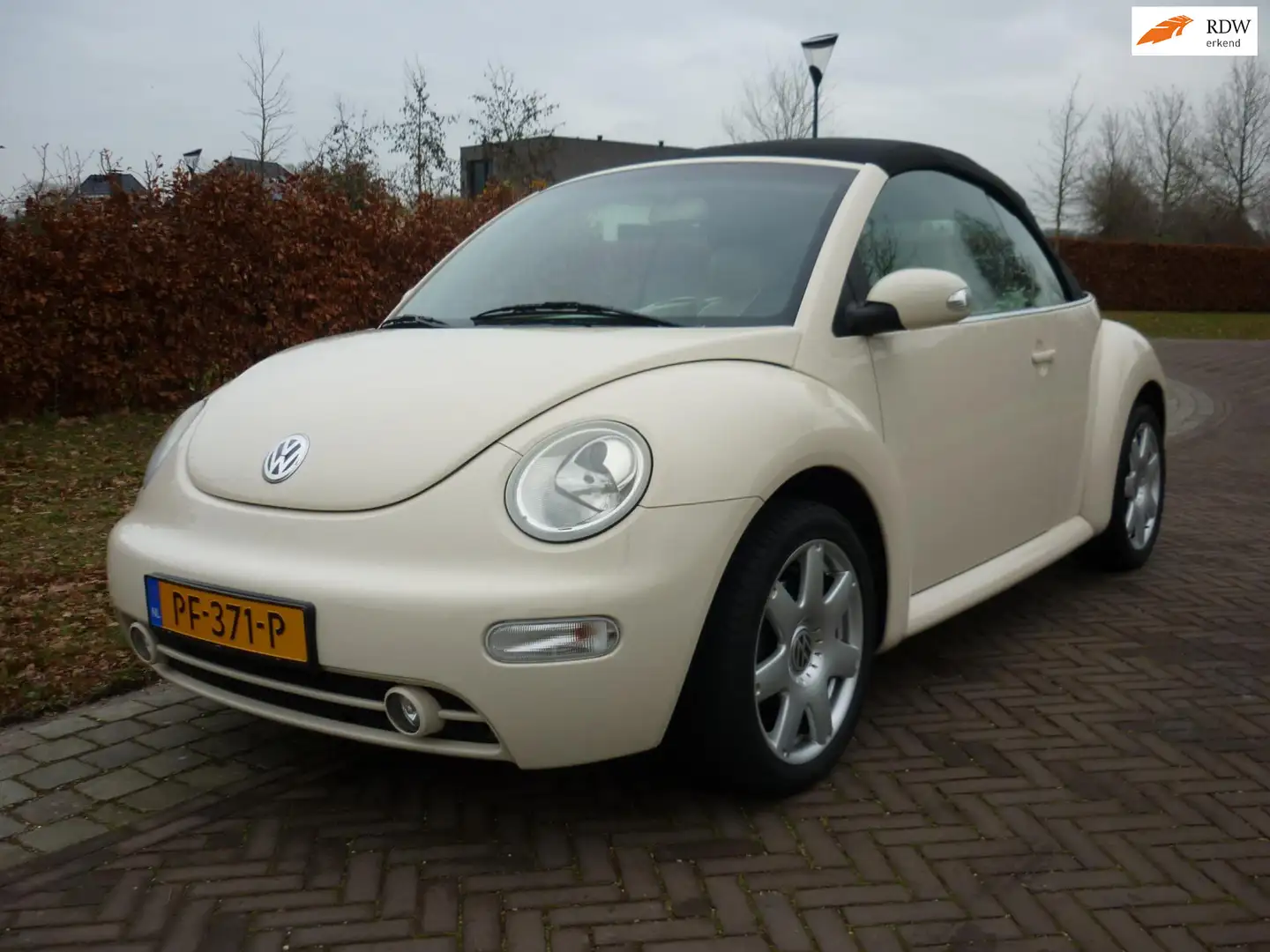 Volkswagen New Beetle Cabriolet 1.8-5V Turbo Highline,airco,leder,elektr Jaune - 1