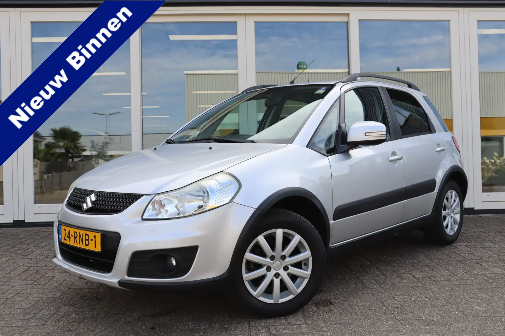 Suzuki SX4 1.6 Executive, Airco, Navigatie, Stoelverwarming, Gris - 1