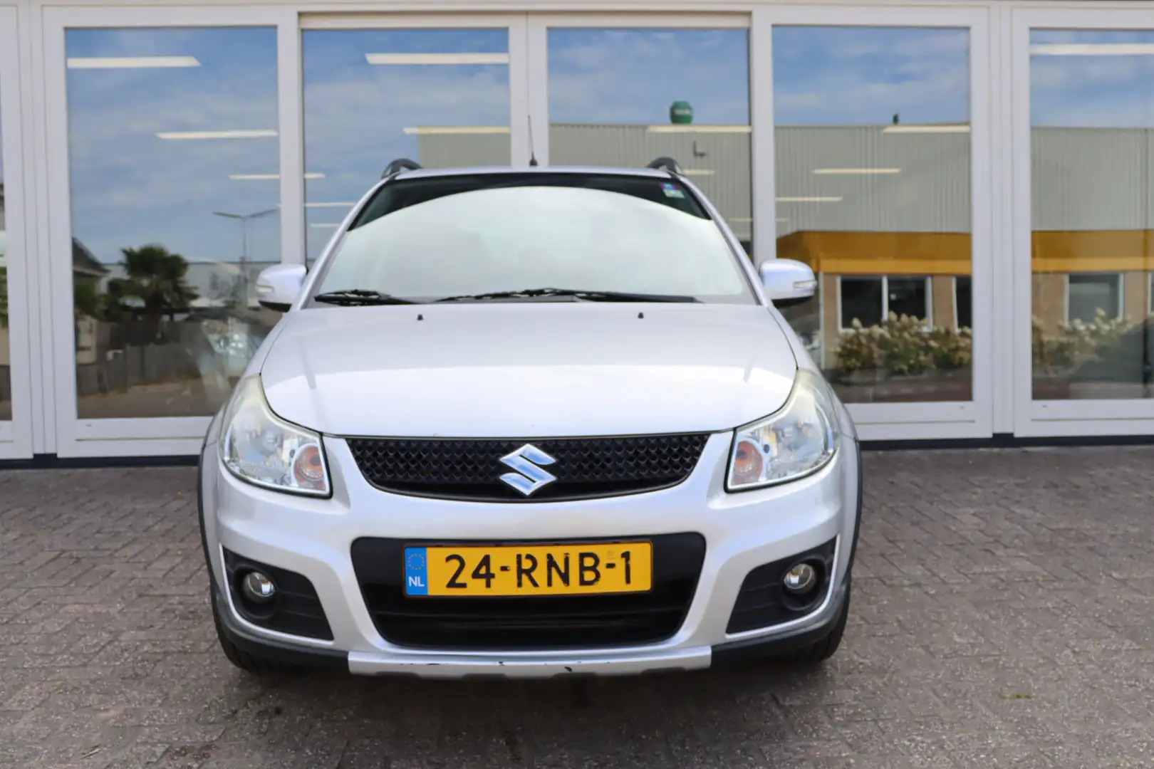 Suzuki SX4 1.6 Executive, Airco, Navigatie, Stoelverwarming, Gris - 2