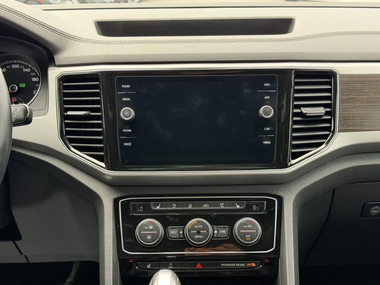 Volkswagen Atlas снимка Volkswagen Atlas