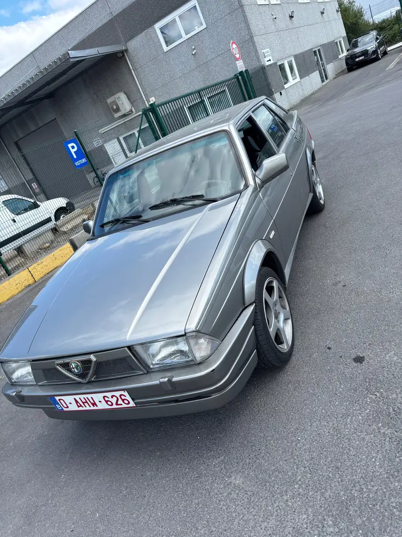 Alfa Romeo 75 Šedá - 1