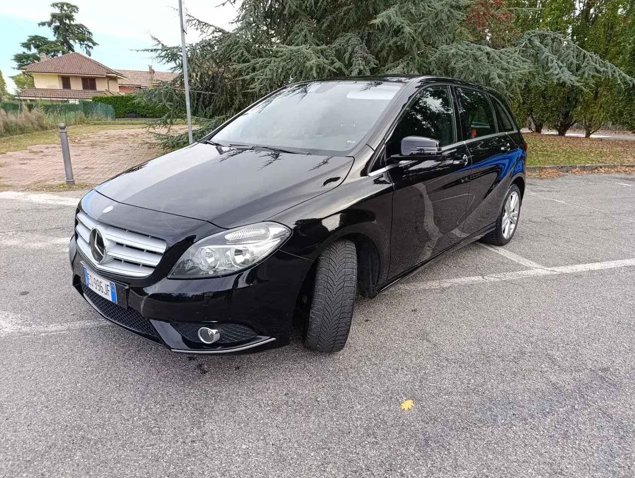 Mercedes-Benz B 180