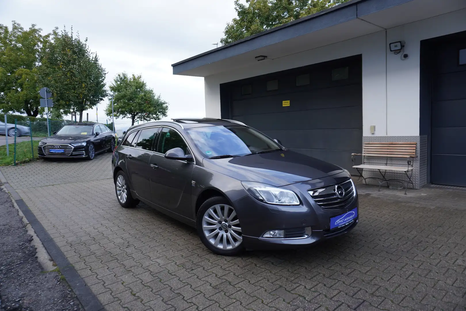 Opel Insignia 2.0T OPC Innovation 4x4 tLEDER+NAVI+PANO+XENON+ALU Grau - 1