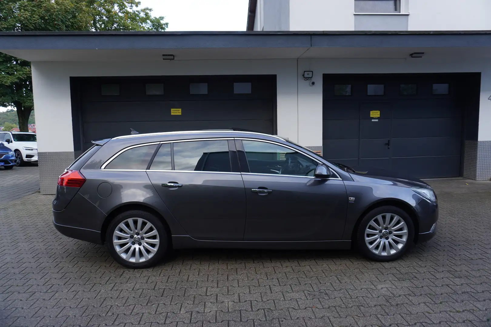 Opel Insignia 2.0T OPC Innovation 4x4 tLEDER+NAVI+PANO+XENON+ALU Grau - 2