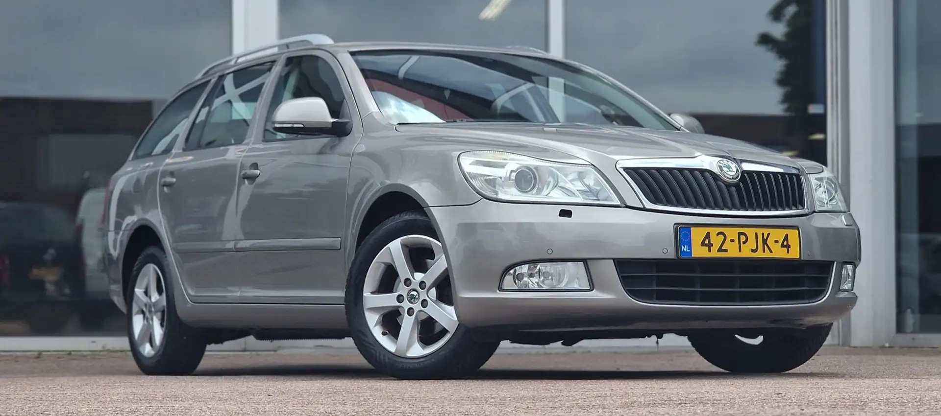 Skoda Octavia Combi 1.2 TSI Elegance Business Line Clima Navi Tr Beige - 2