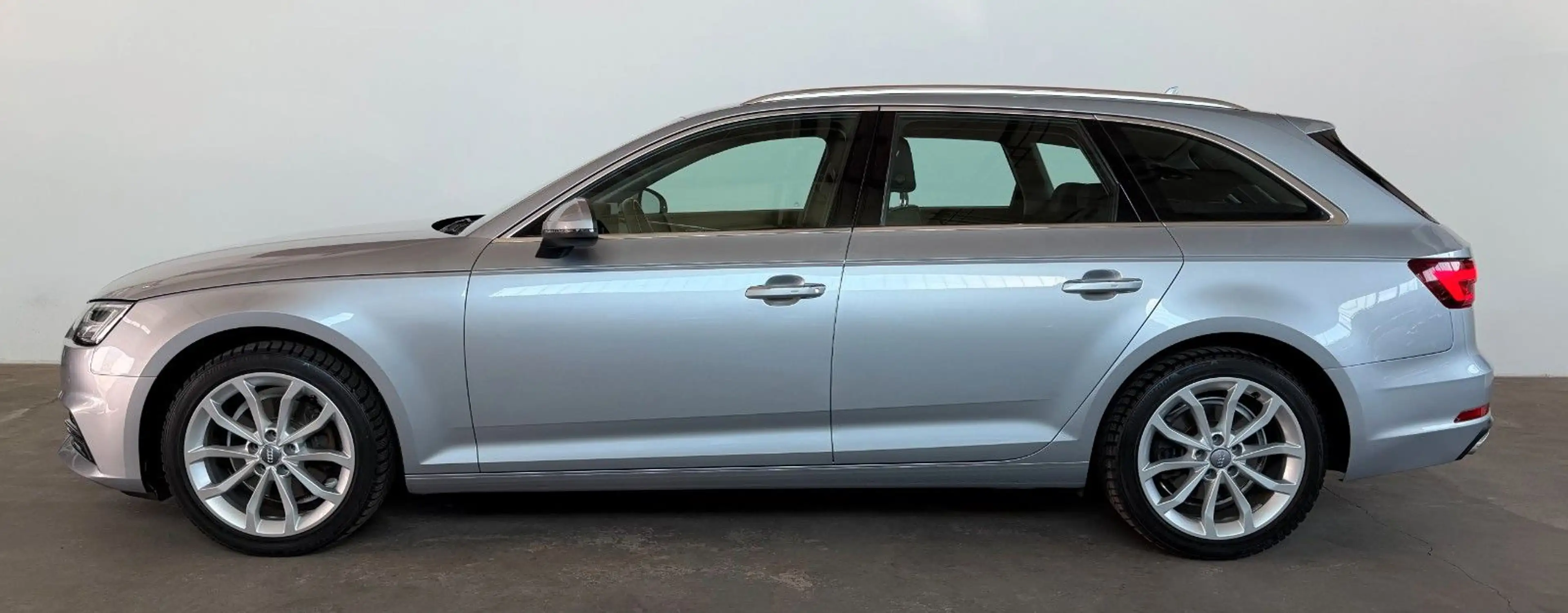 Audi A4 AVANT FACELIFT 35 TDI VR-COC LED CARPLAY AHK — photo 10