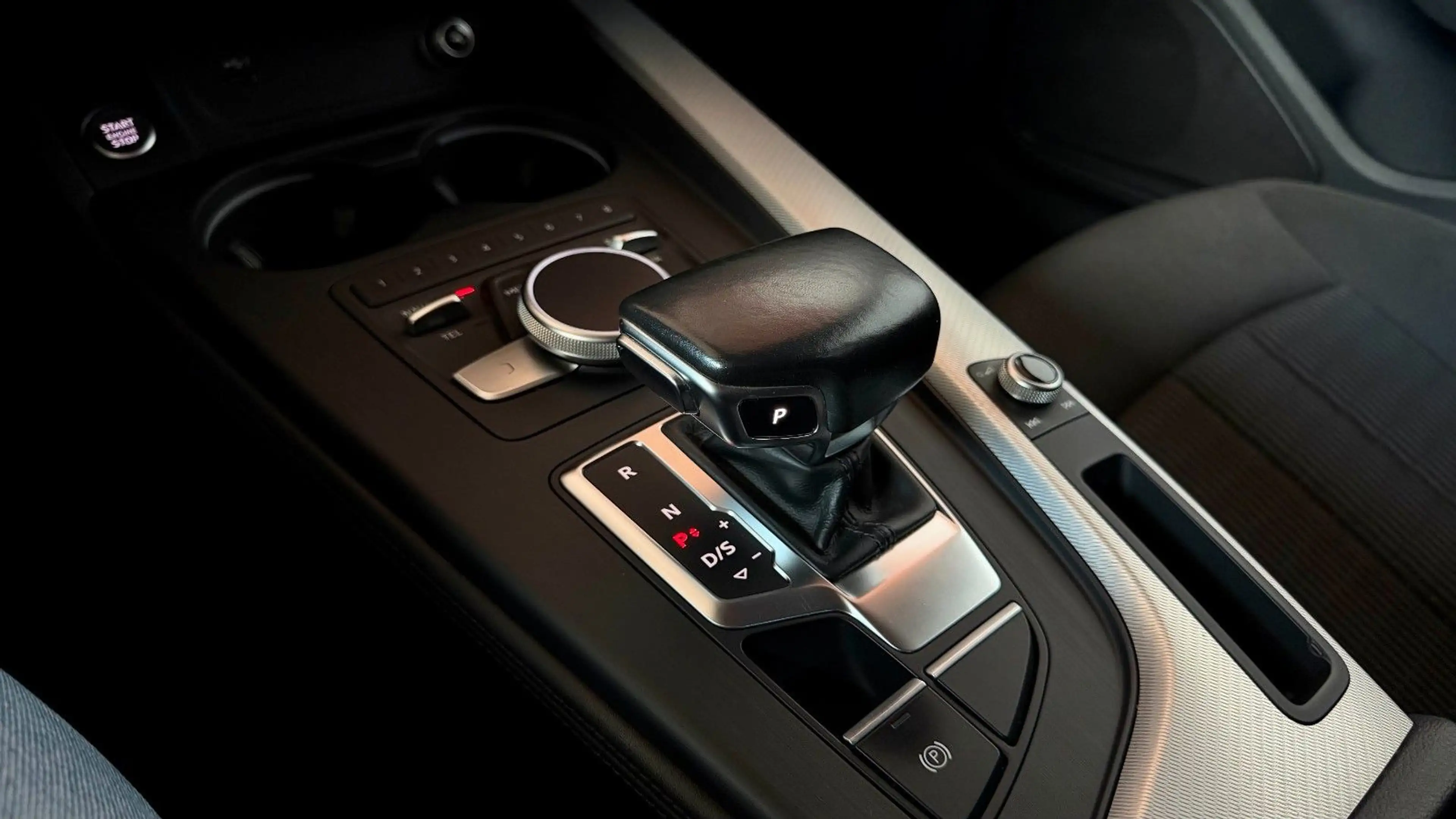 Audi A4 AVANT FACELIFT 35 TDI VR-COC LED CARPLAY AHK — photo 14