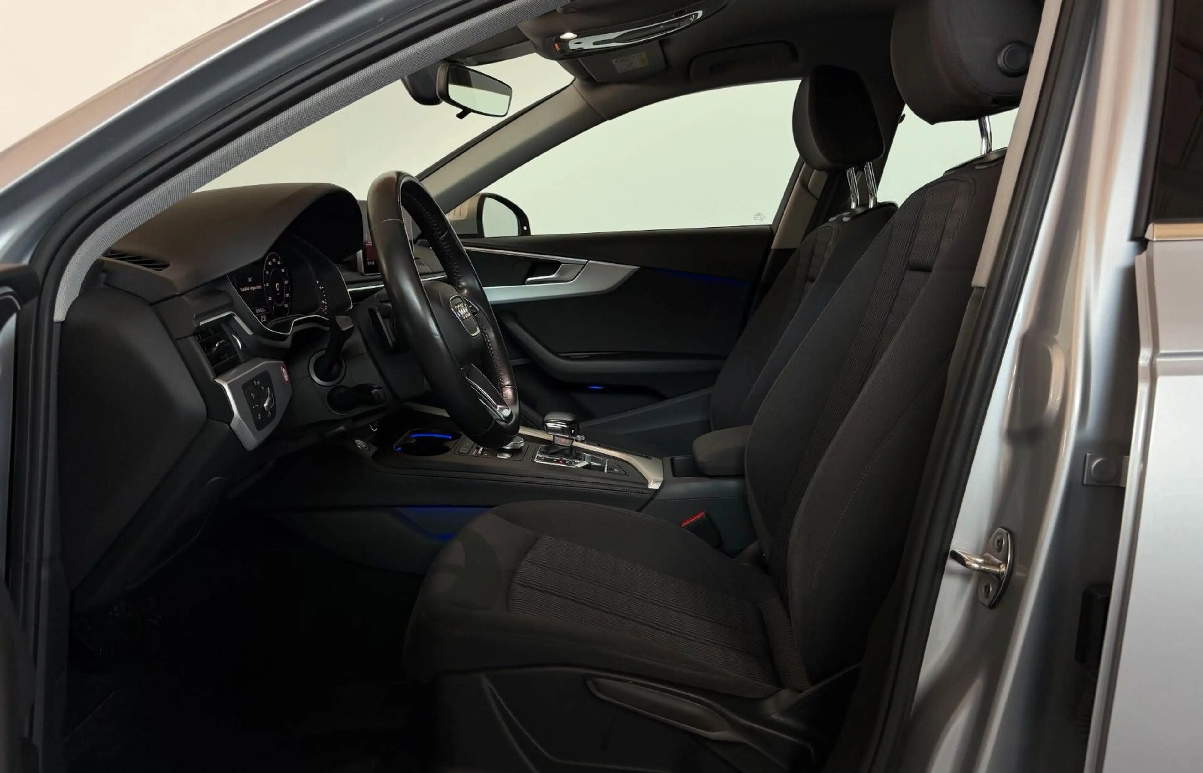 Audi A4 AVANT FACELIFT 35 TDI VR-COC LED CARPLAY AHK — photo 11