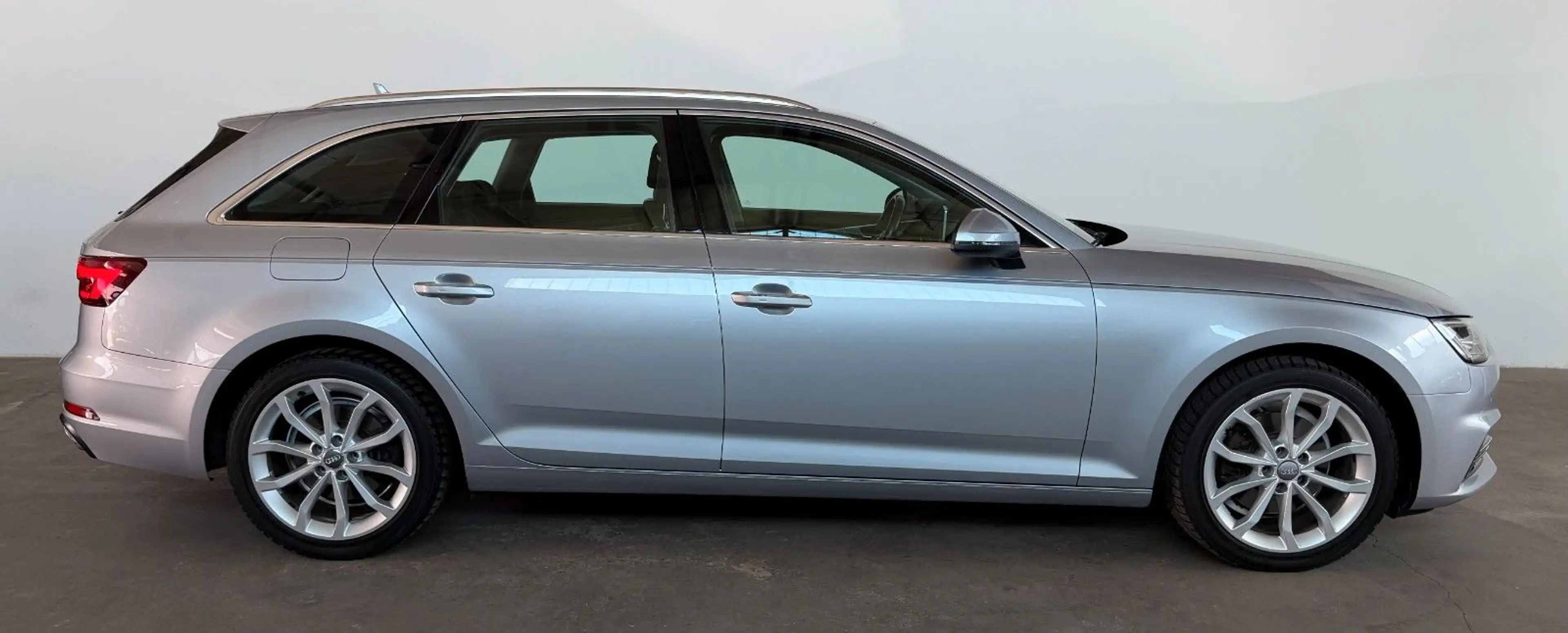 Audi A4 AVANT FACELIFT 35 TDI VR-COC LED CARPLAY AHK — photo 4