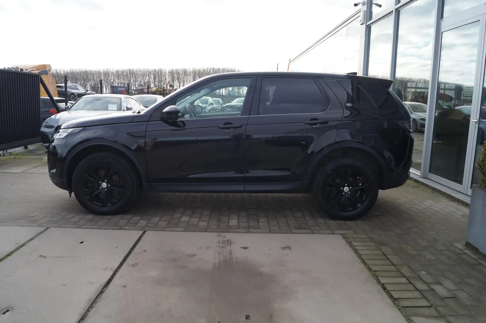 Land Rover Discovery Sport TD4 MHEV AUT. BLACKPACK CAMERA Zwart - 2