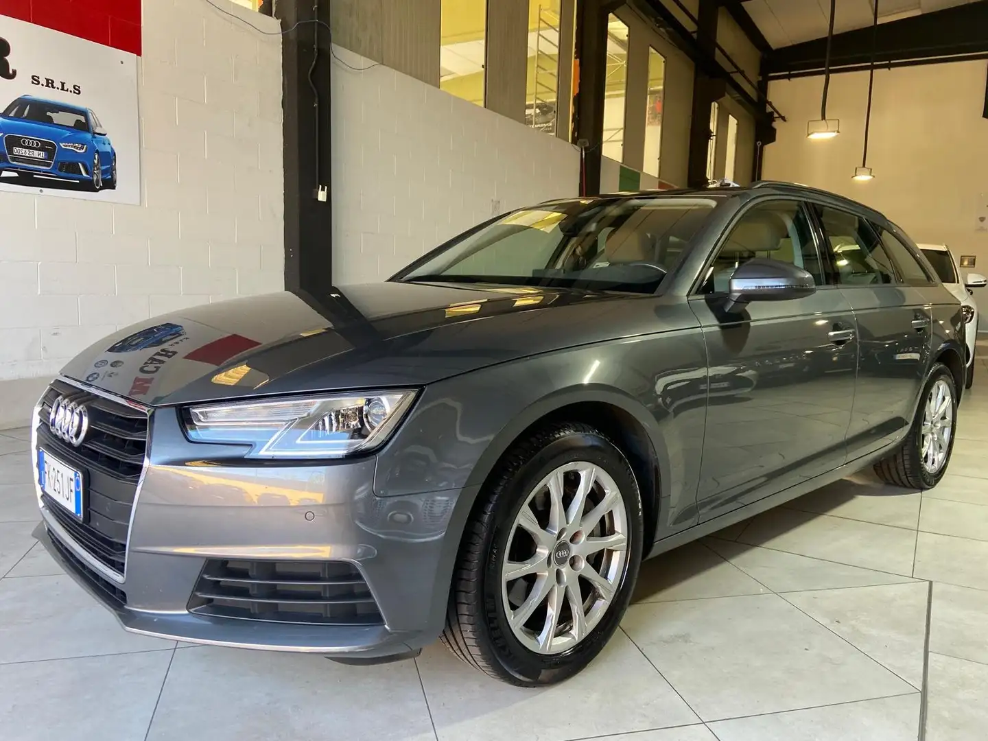 Audi A4 A4 Avant 2.0 tdi Business 190 CV 4 S-TRONIC Gris - 2