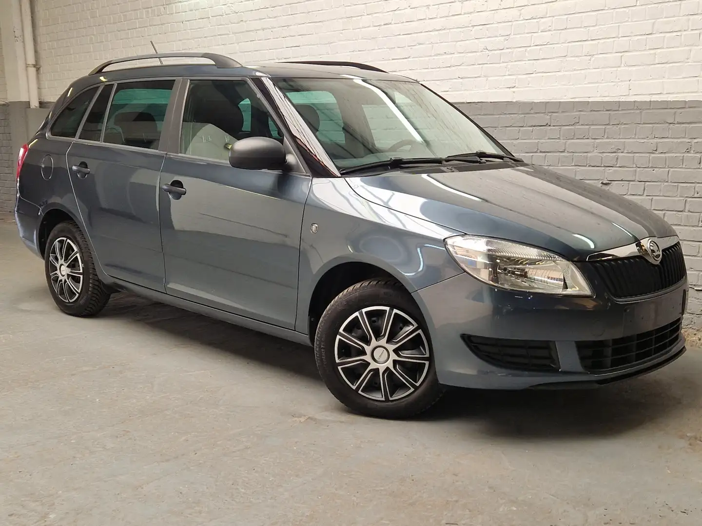 Skoda Fabia 1.2i Active - Très propre - Clim. -Garantie Grijs - 1