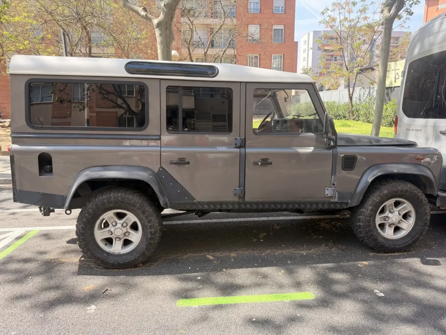 Land Rover Defender 110 2.5Td5 SW E Gris - 1