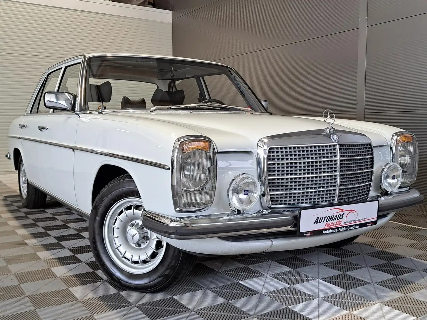 Mercedes-Benz 230 Strich Acht Lim. 230-4°H-Zulasssung°Autom°Leder Wit - 1