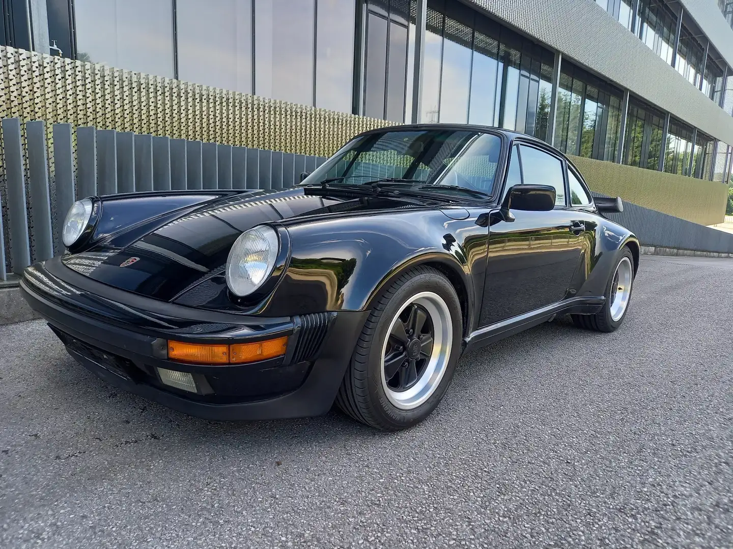 Porsche 911 Turbo - 1