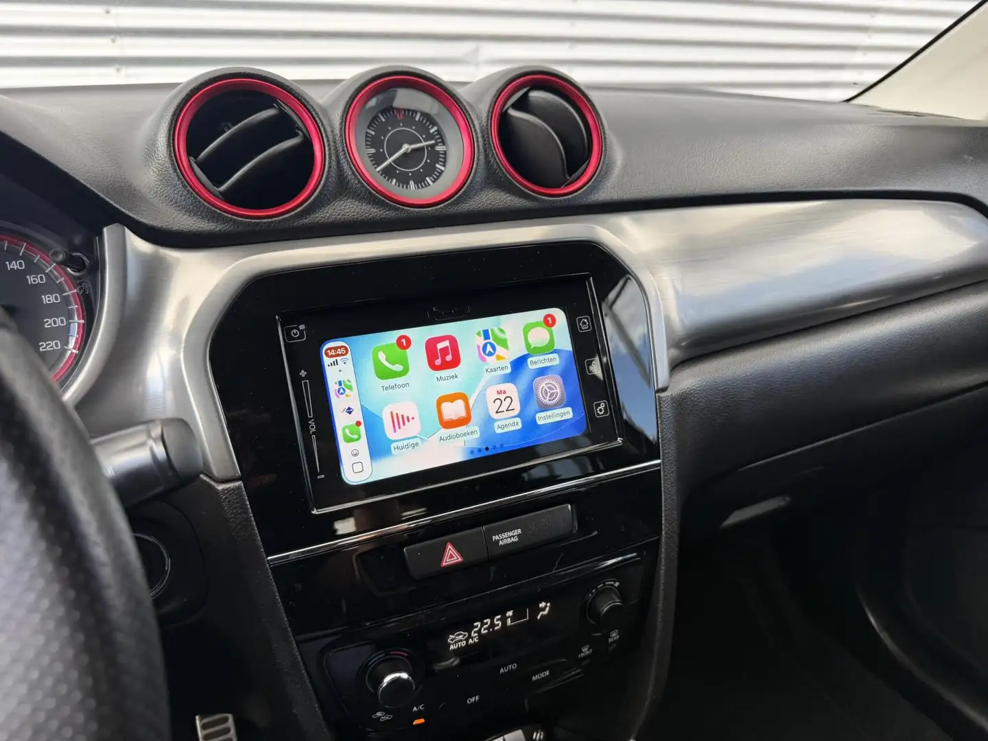 Suzuki Vitara 1.4 BOOSTERJET S Carplay Led cruise Camera 140 PK Zwart - 2