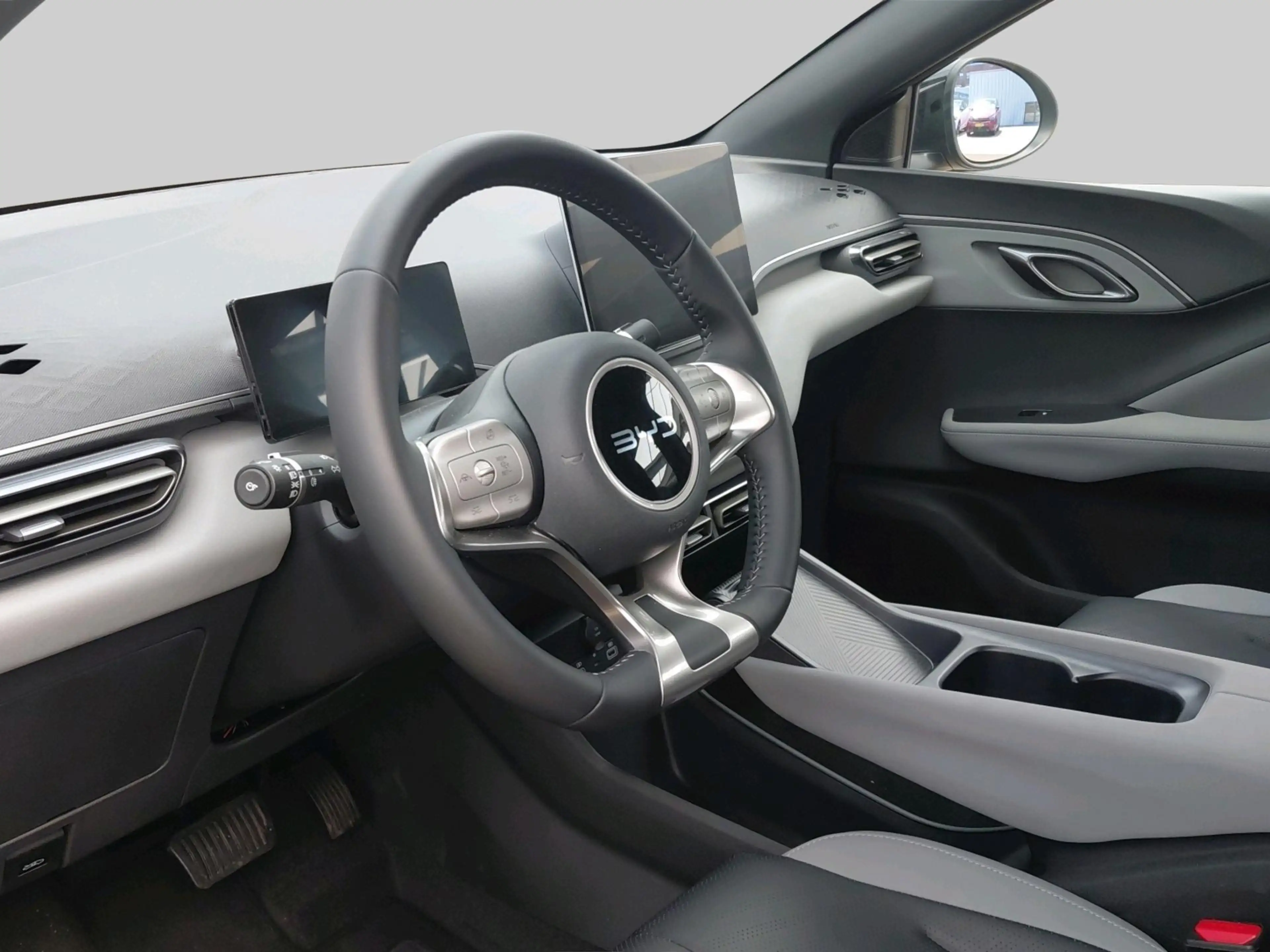 BYD Dolphin Surf Boost 43 kWh Achteruitrijcamera, lichtmetalen wiel — photo 4