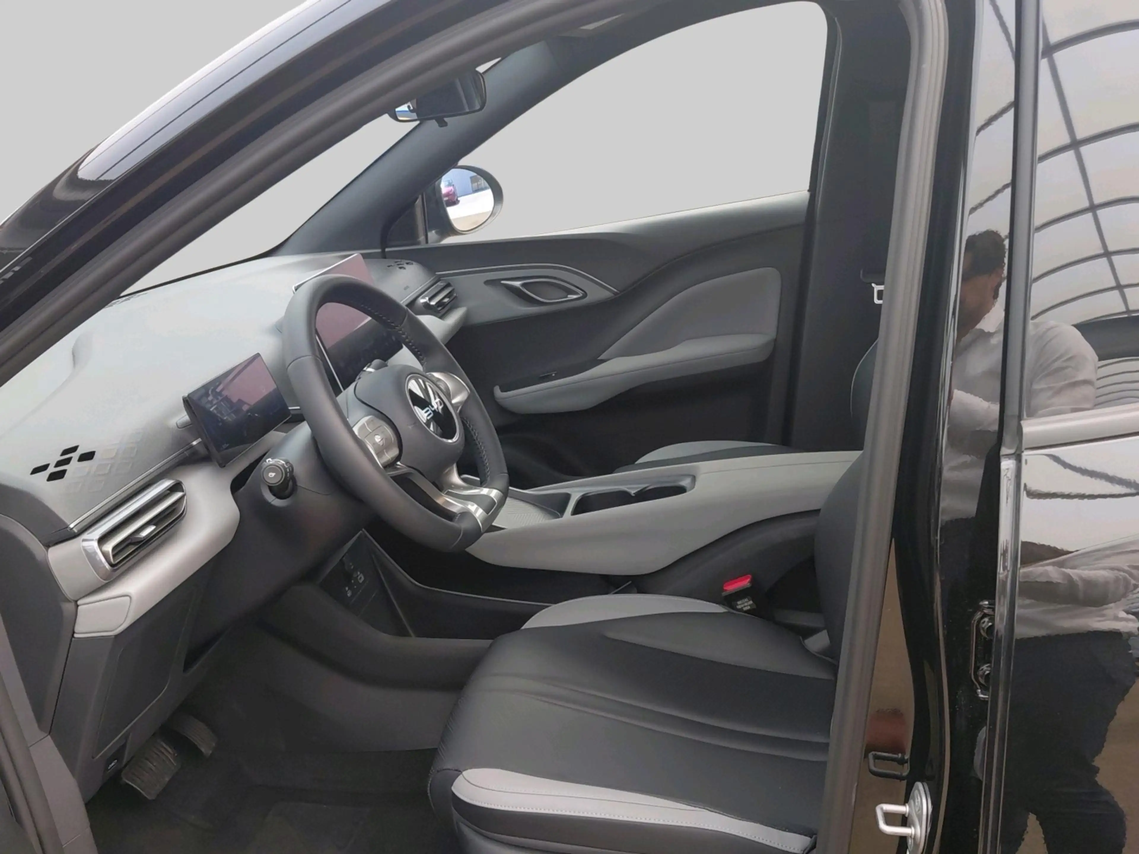 BYD Dolphin Surf Boost 43 kWh Achteruitrijcamera, lichtmetalen wiel — photo 12