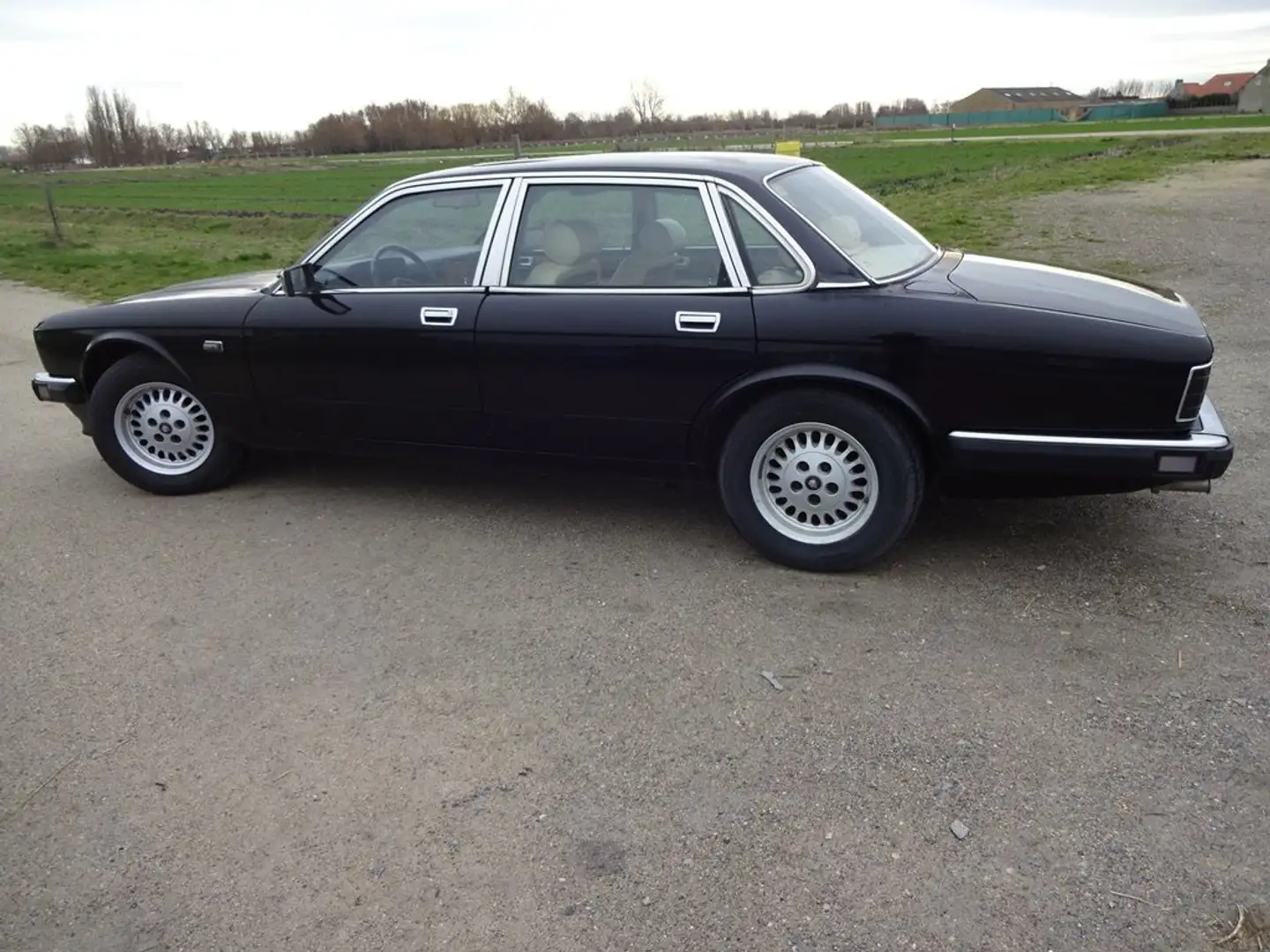 Daimler Ostali 3.6 crna - 2