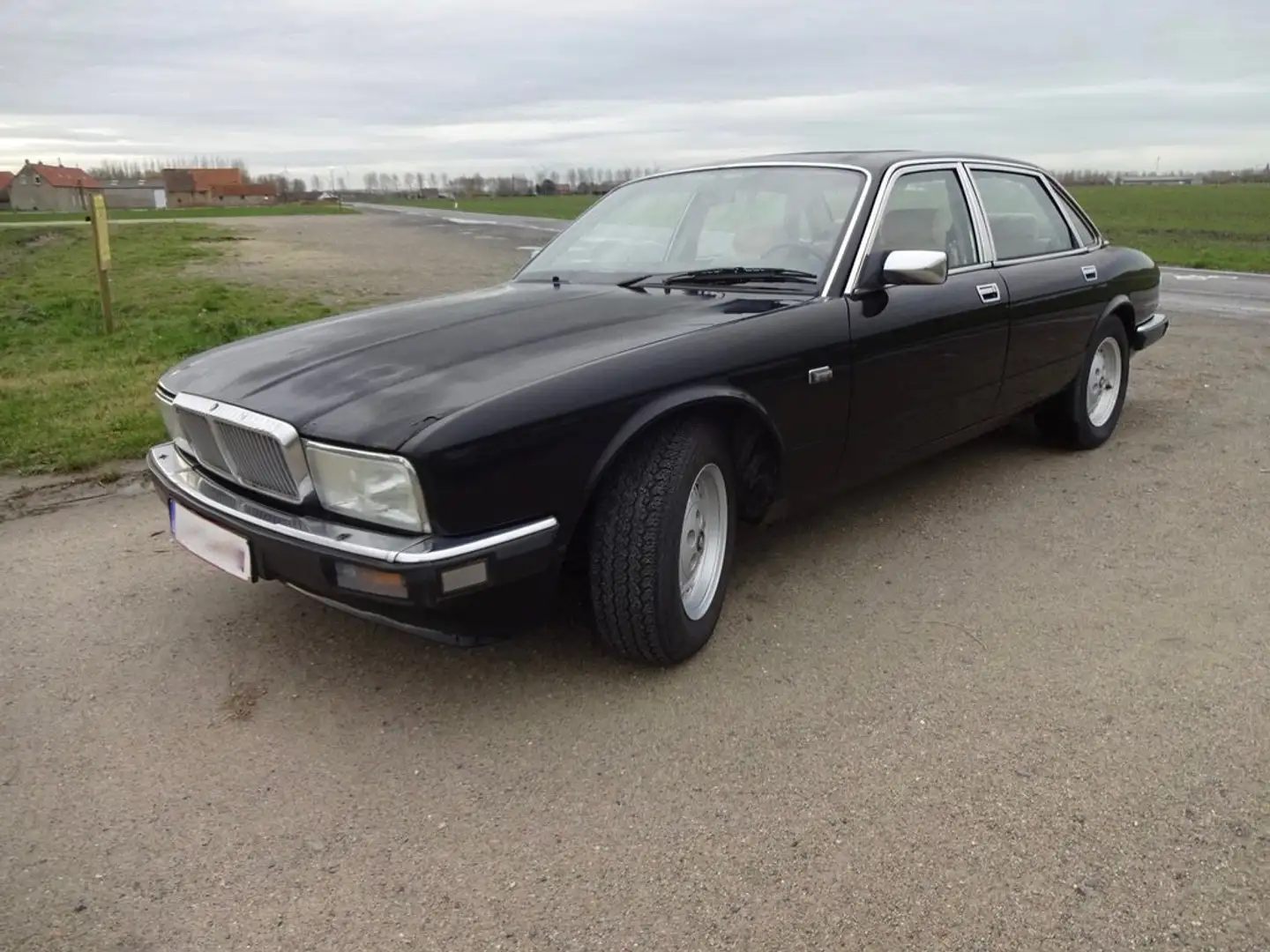 Daimler Ostali 3.6 crna - 1