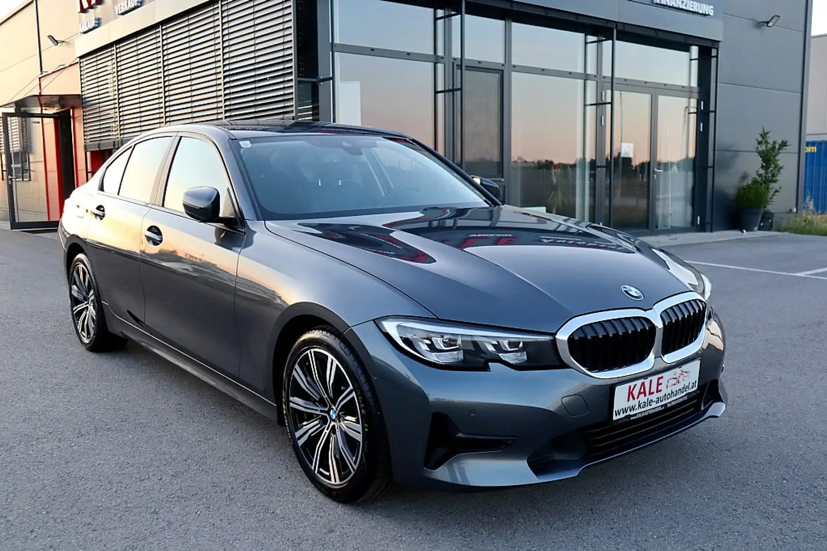 BMW 330 e PHEV Aut.*1.Besitz*Leder*Navigation* Grau - 2