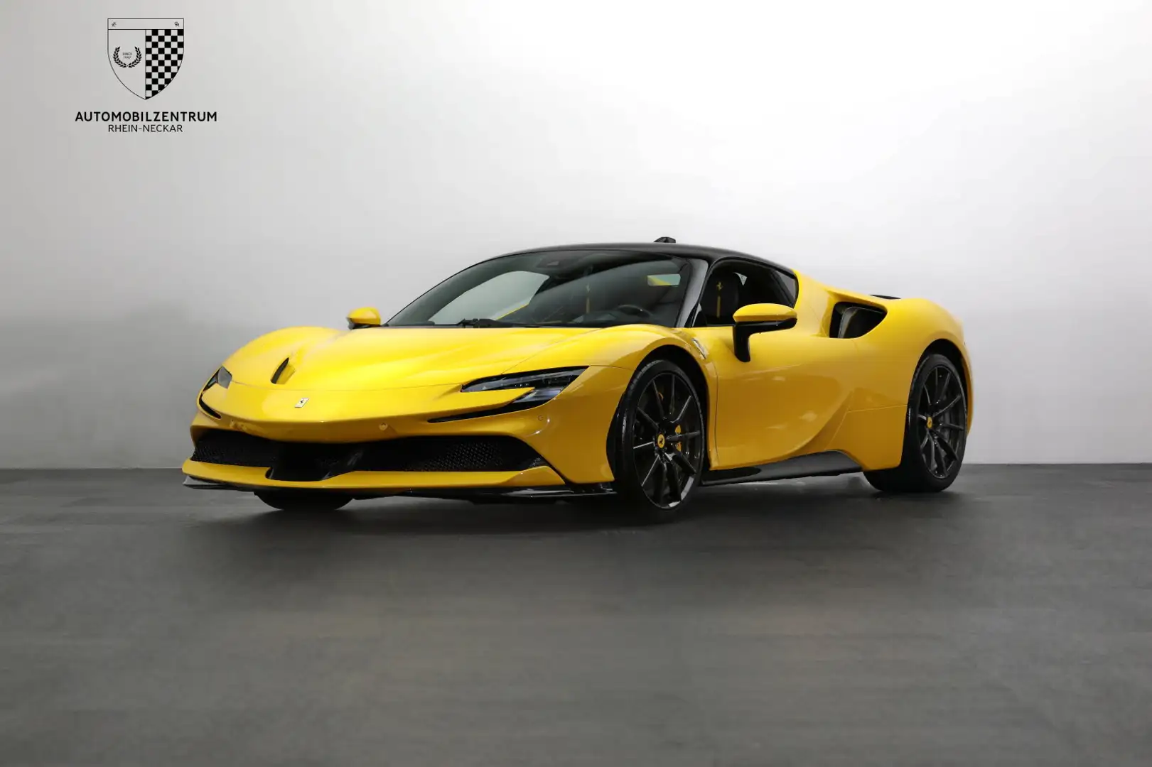 Ferrari SF90 Stradale SF90 Stradale ExtendedFiorano/TwoTone/4-Point Jaune - 1