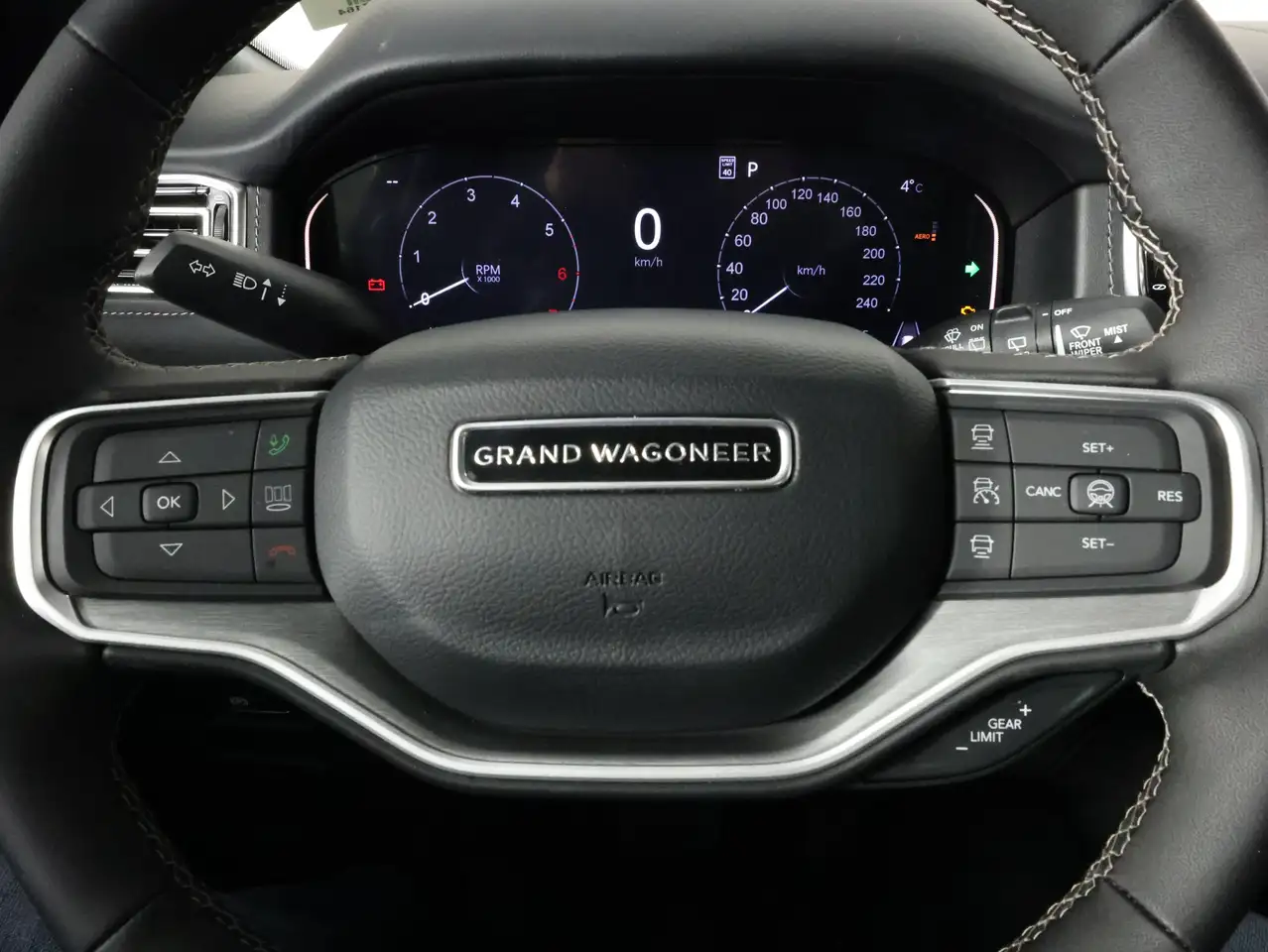 Jeep Grand Wagoneer снимка Jeep Grand Wagoneer