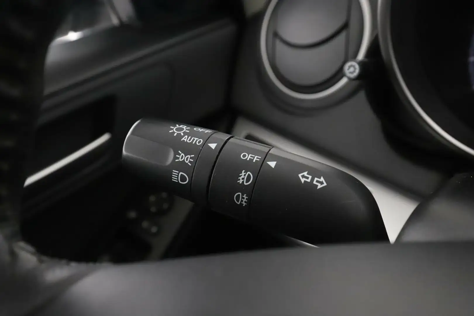 Mazda 3 1.6 CD Diesel MIRAI Gris - 2
