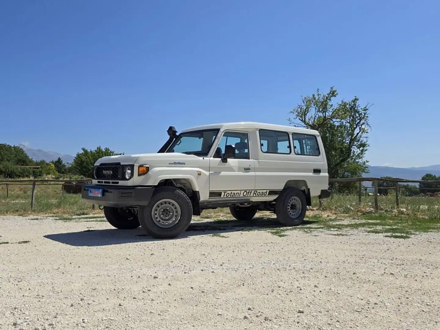 Toyota Land Cruiser GRJ 78 4.0 B 271CV LX Biały - 2