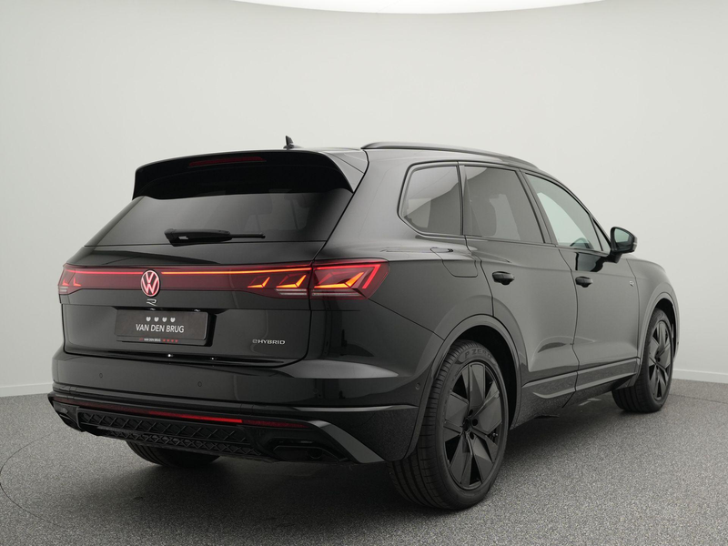 Volkswagen Touareg 3.0 R TSi 462 PK eHybrid 4MOTION | LED Matrix IQ | — photo 2