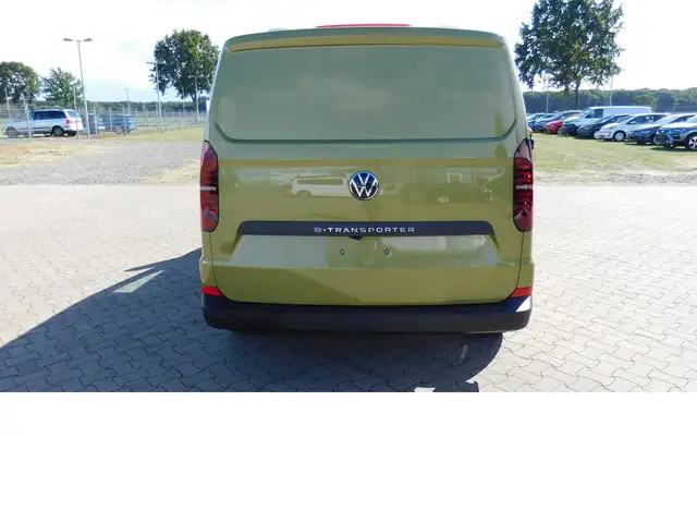 Volkswagen Transporter view 4