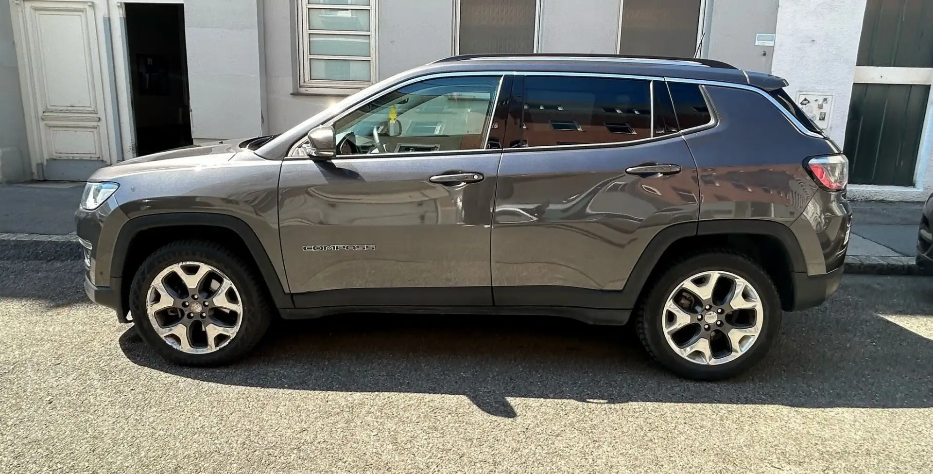 Jeep Compass 2,0 MultiJet II AWD Limited Aut. Grau - 1