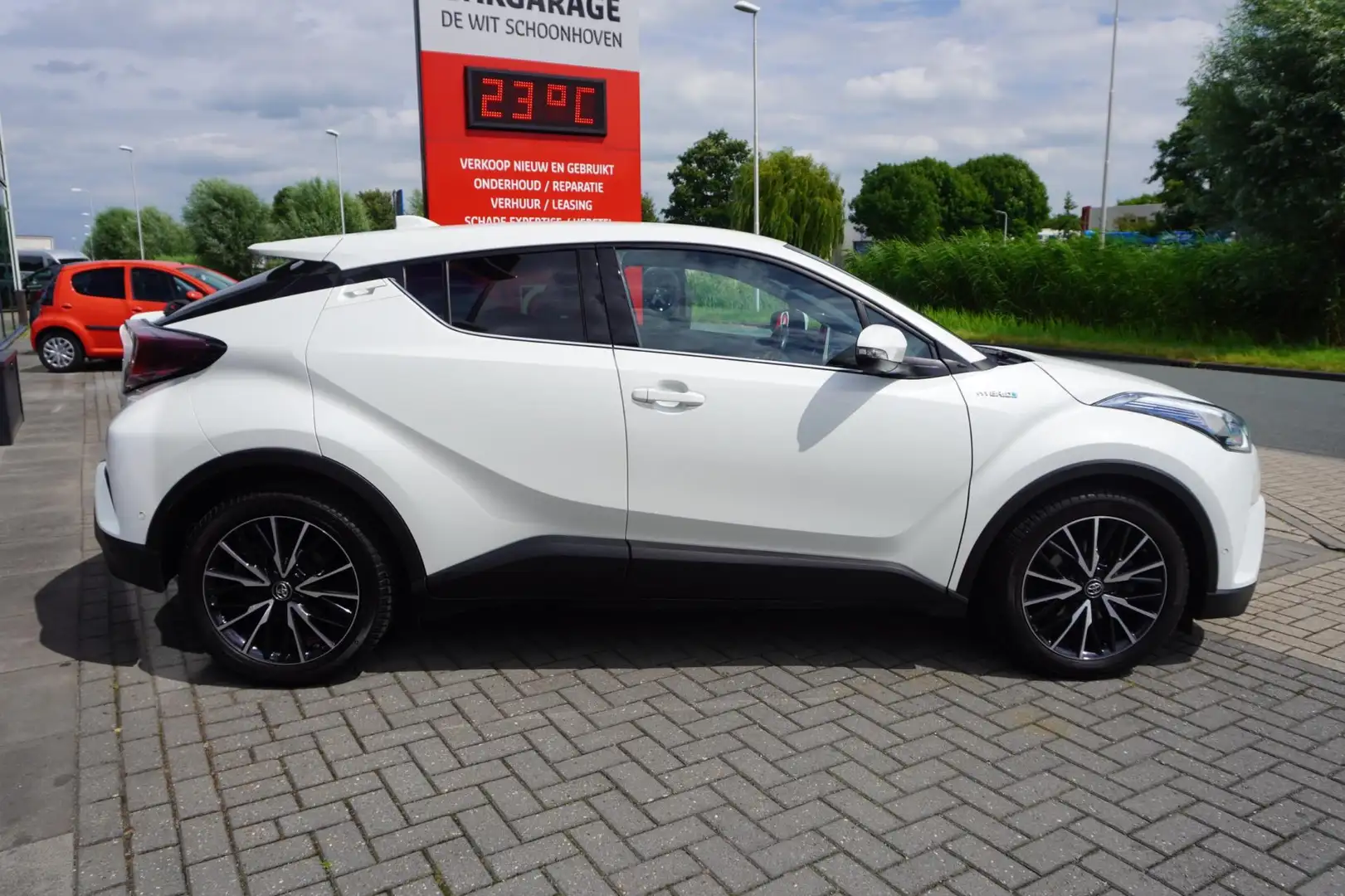 Toyota C-HR 1.8 Hybrid Bi-Tone / Achterruitcamera / Stoelverwa Wit - 2
