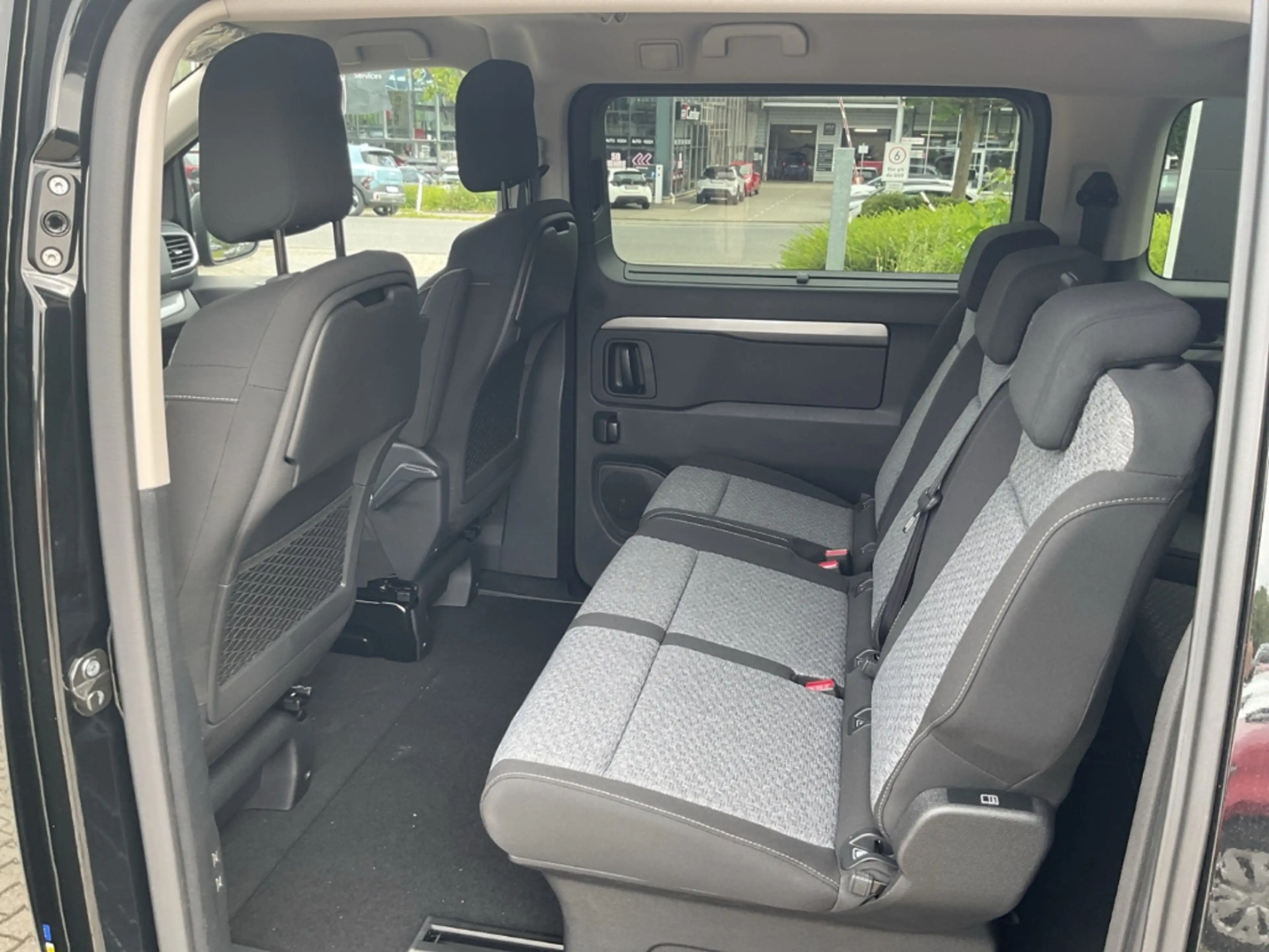 Toyota Proace Verso L2 Teamplayer ANHÄNGERKUPPLUNG Navi LED ACC — photo 11