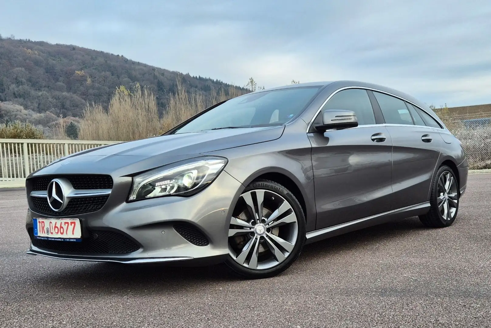 Mercedes-Benz CLA 180 Mercedes-Benz CLA Shooting Brake CLA 180, Navi, Grau - 1