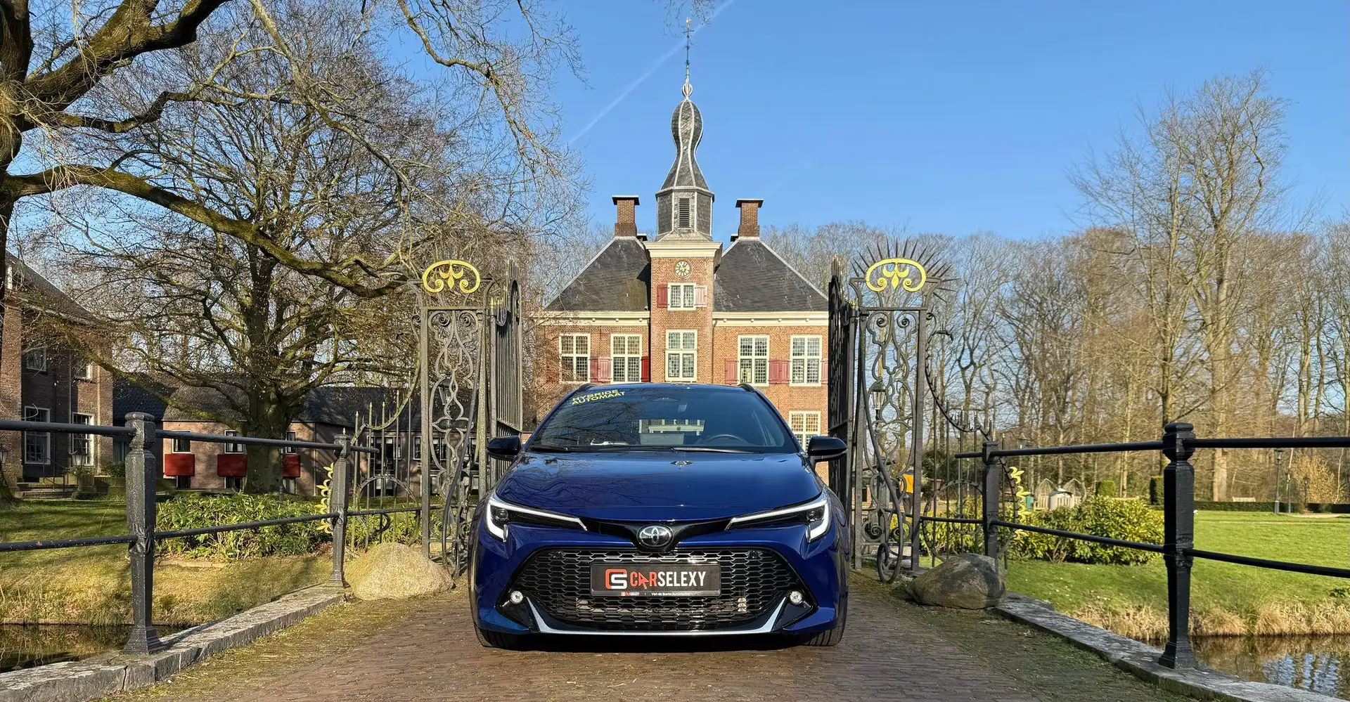 Toyota Corolla Touring Sports Hybrid 140 GR Sport *Winter Pack* Modrá - 2
