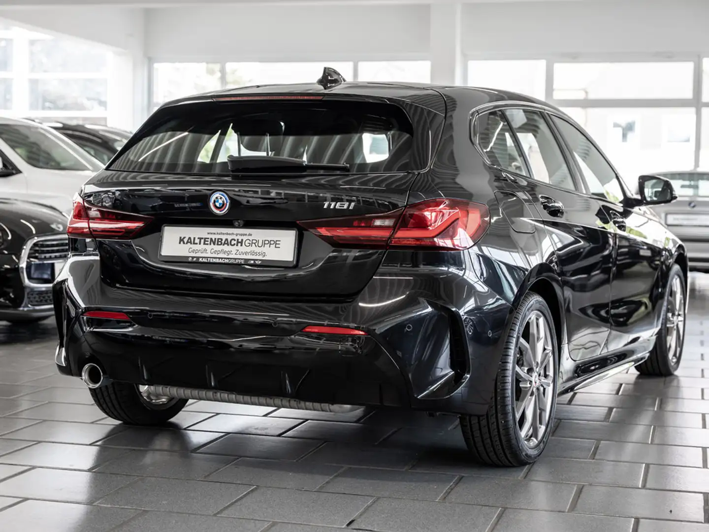 BMW 118 i M-Sport LED ACC W-LAN NAVI KAMERA SHZ Zwart - 2