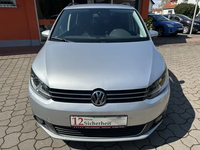 Volkswagen Touran view 2