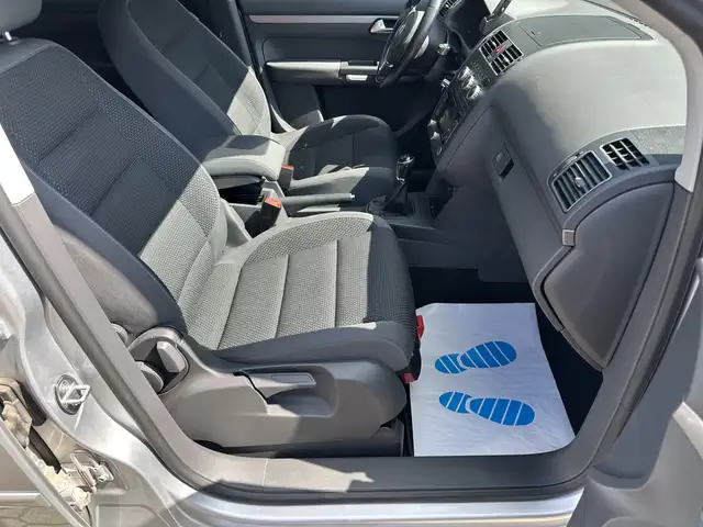 Volkswagen Touran view 13