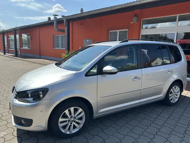 Volkswagen Touran view 3