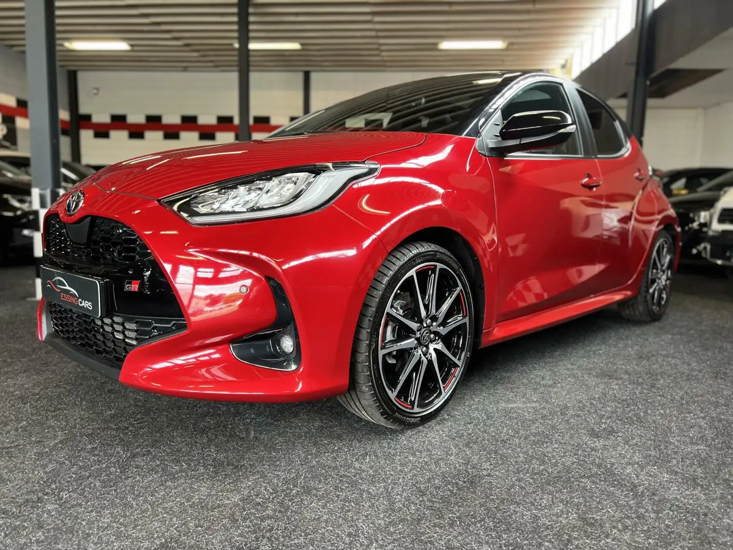 Toyota Yaris 1.5 Hybrid GR Sport head up pano Rood - 2