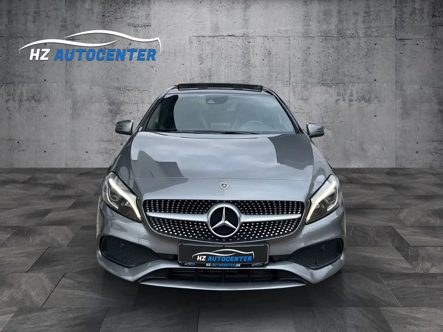 Mercedes-Benz A 200 d 4MATIC AMG*PANO*LED*APPLE*NAVI*1.HAND Gris - 2