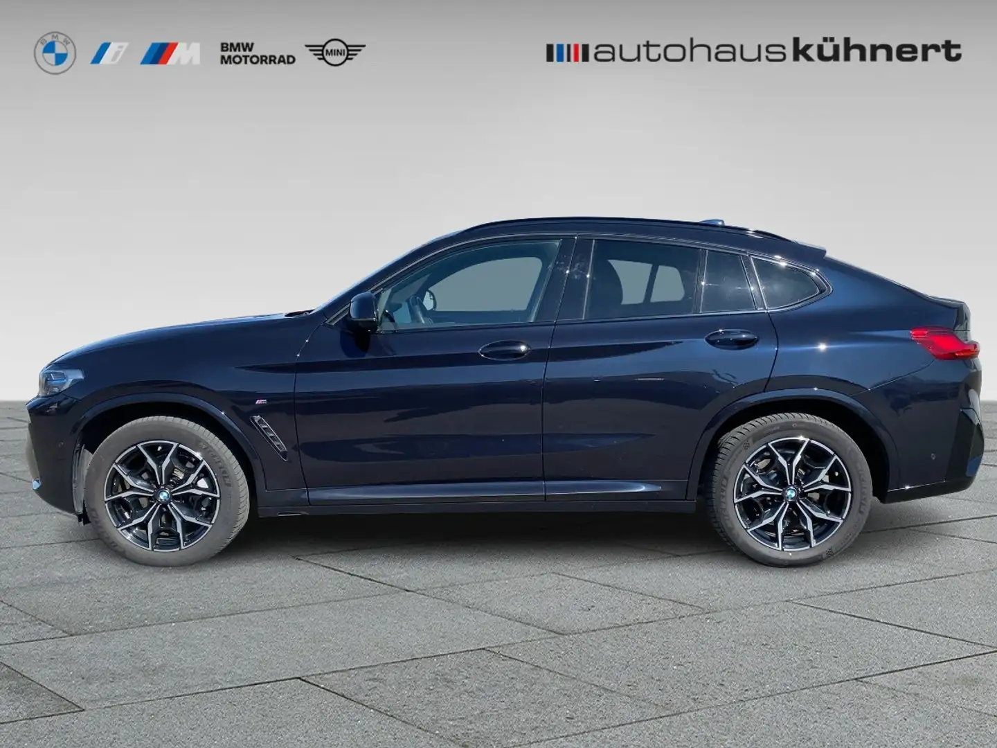 BMW X4 xDrive20d ///M-Sport StHzg Laser ACC PanoSD AHK Zwart - 2
