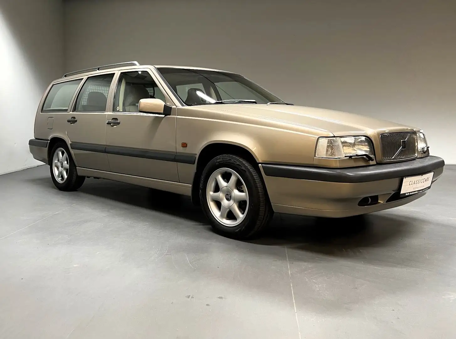 Volvo 850 Gold - 1