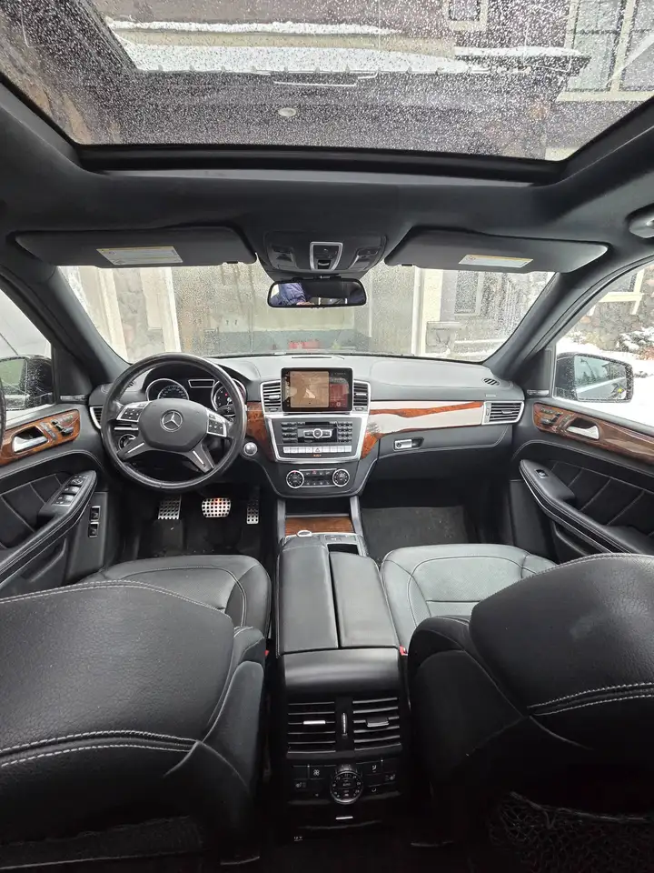 Mercedes-Benz GL-Class снимка Mercedes-Benz GL-Class
